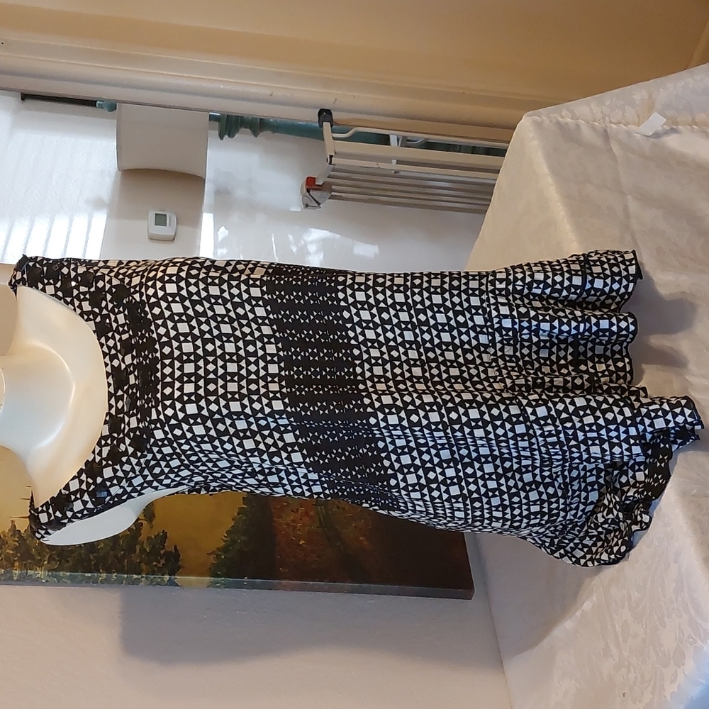Laura Scott sleeveless top. Black and white, jeweled neckline. Size L. Pre-owned